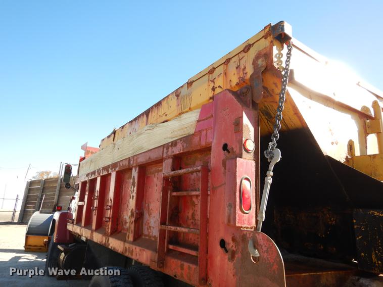 image for item J5653 1994 Ford L8000 dump truck