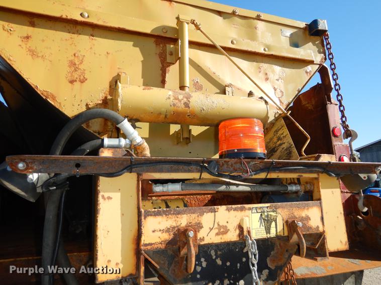 image for item J5653 1994 Ford L8000 dump truck