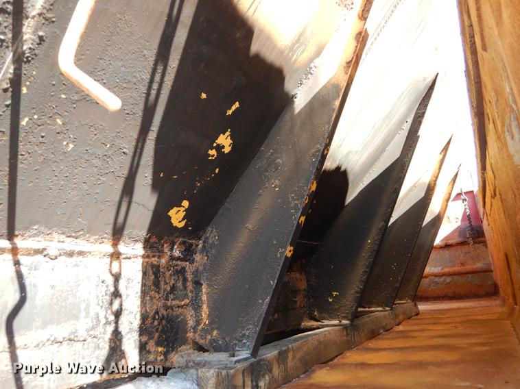 image for item J5653 1994 Ford L8000 dump truck