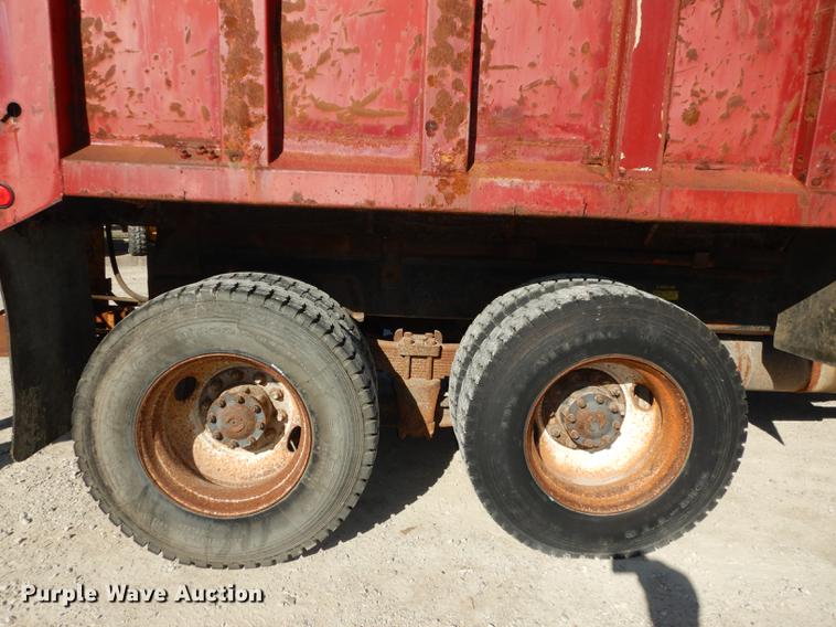 image for item J5653 1994 Ford L8000 dump truck