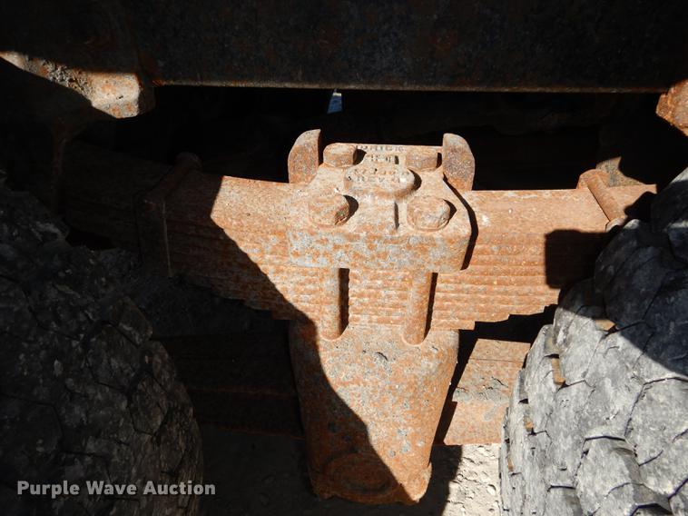 image for item J5653 1994 Ford L8000 dump truck