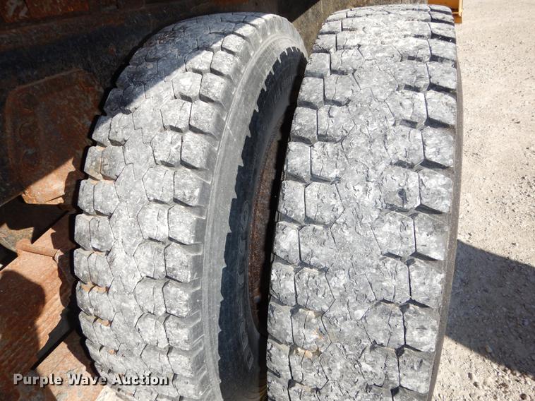 image for item J5653 1994 Ford L8000 dump truck