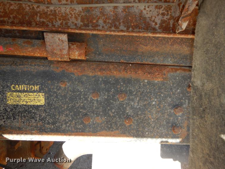 image for item J5653 1994 Ford L8000 dump truck