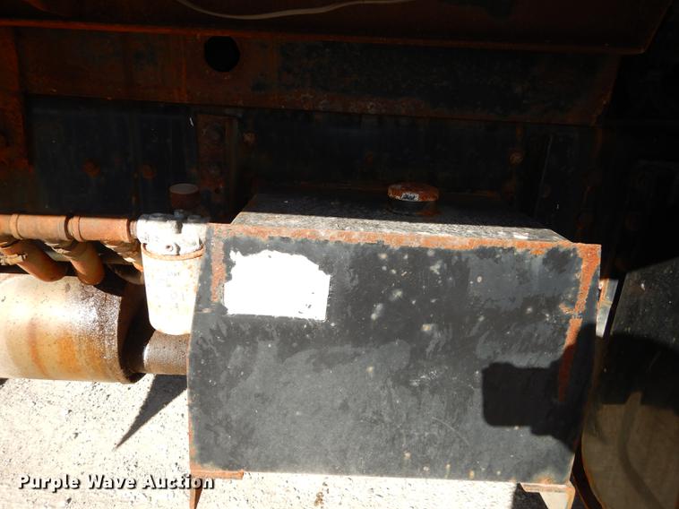 image for item J5653 1994 Ford L8000 dump truck