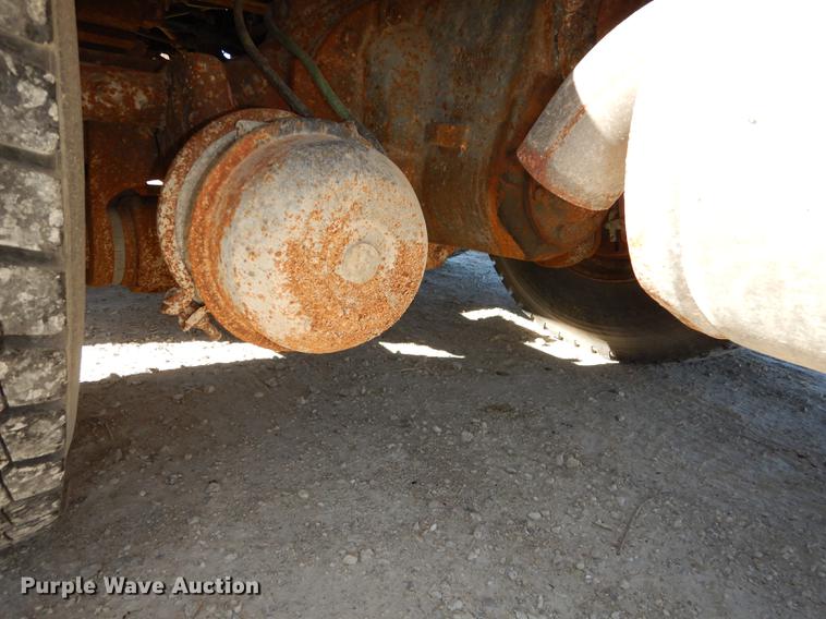 image for item J5653 1994 Ford L8000 dump truck