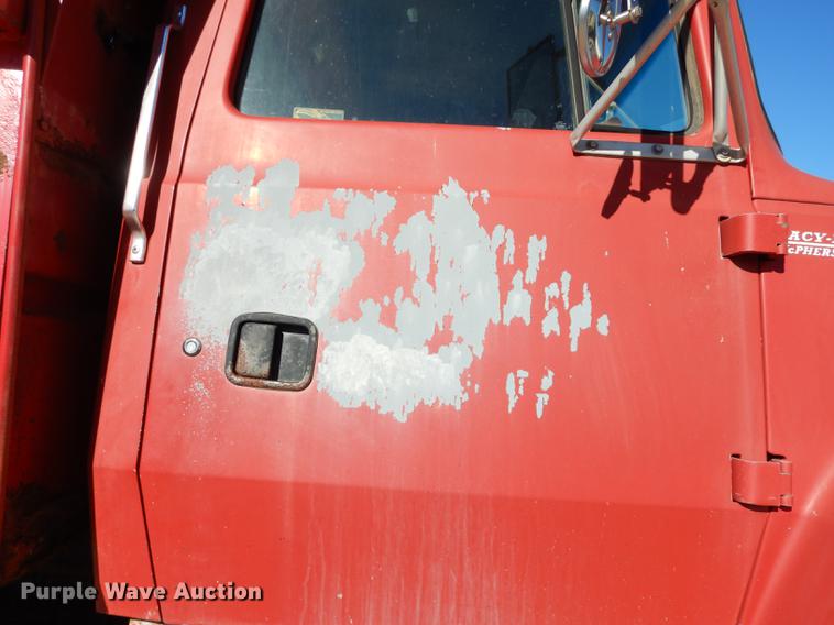 image for item J5653 1994 Ford L8000 dump truck