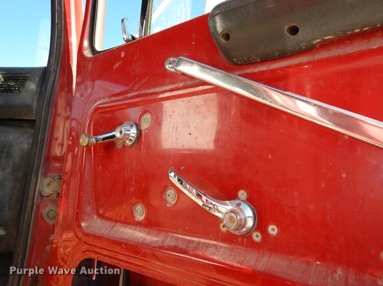 image for item J5653 1994 Ford L8000 dump truck