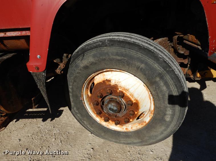 image for item J5653 1994 Ford L8000 dump truck