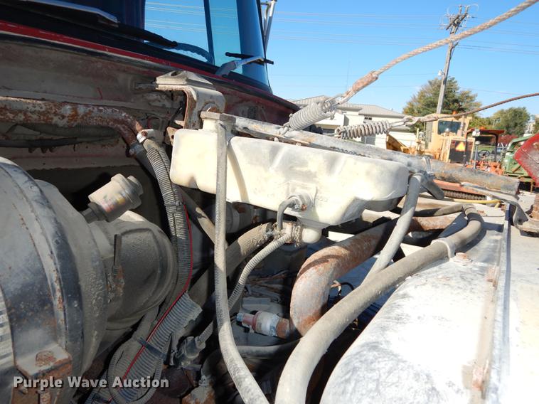 image for item J5653 1994 Ford L8000 dump truck