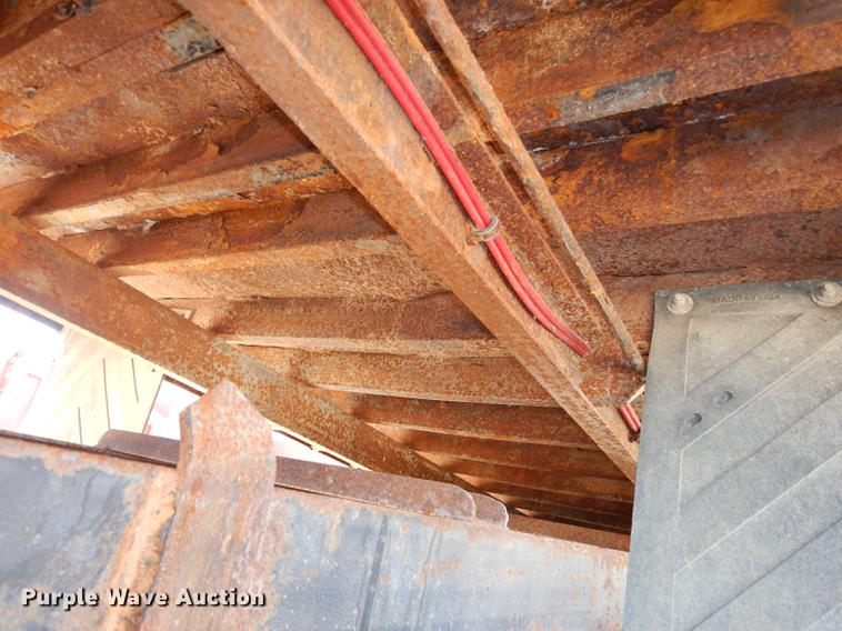 image for item J5653 1994 Ford L8000 dump truck