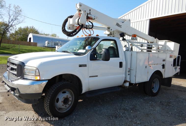 image for item J5666 2002 Ford F550 Super Duty XL bucket truck