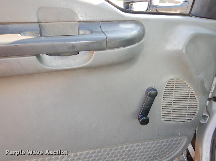 image for item J5666 2002 Ford F550 Super Duty XL bucket truck