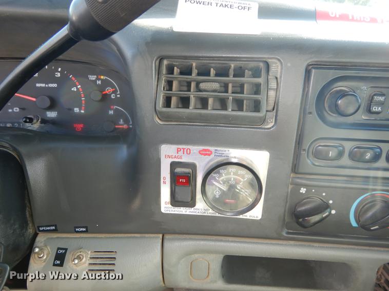 image for item J5666 2002 Ford F550 Super Duty XL bucket truck