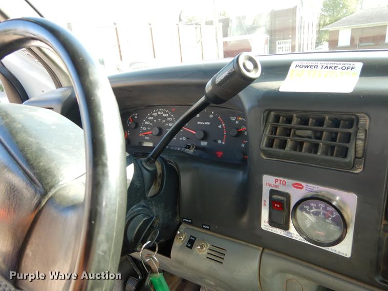 image for item J5666 2002 Ford F550 Super Duty XL bucket truck