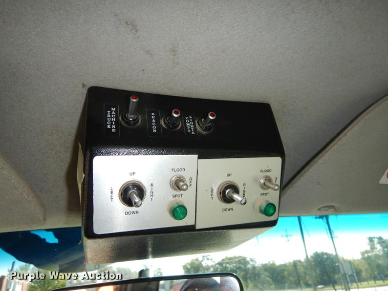 image for item J5666 2002 Ford F550 Super Duty XL bucket truck