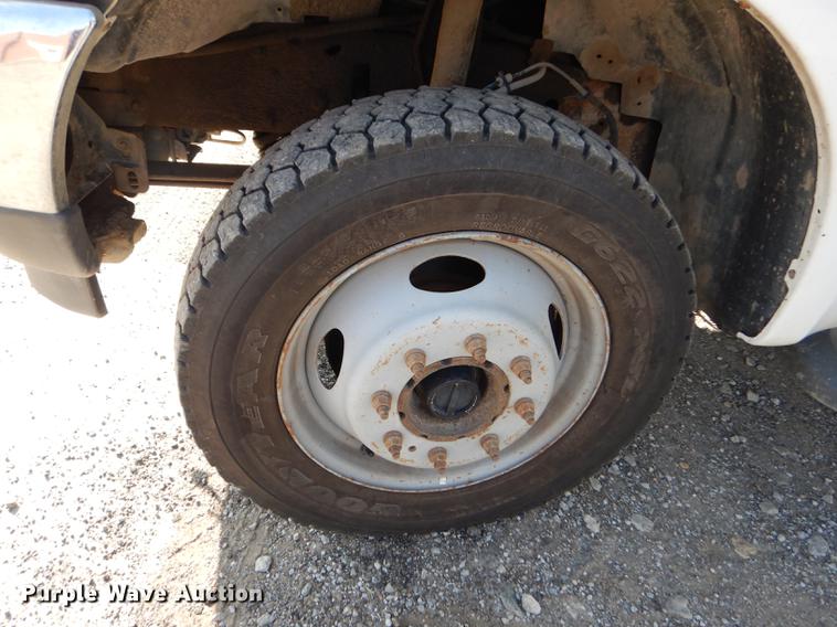 image for item J5666 2002 Ford F550 Super Duty XL bucket truck