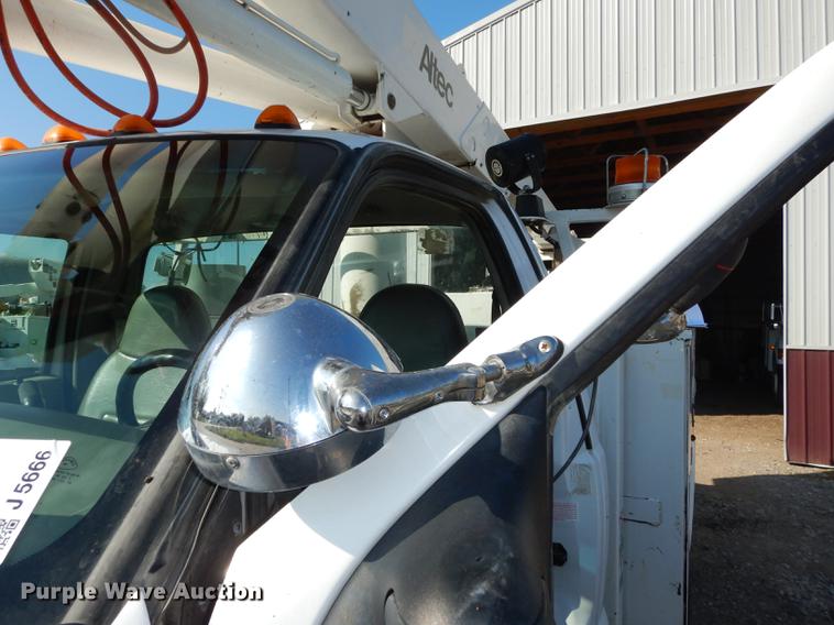 image for item J5666 2002 Ford F550 Super Duty XL bucket truck