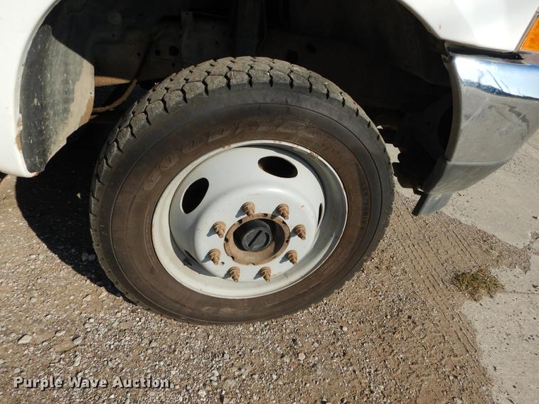 image for item J5666 2002 Ford F550 Super Duty XL bucket truck