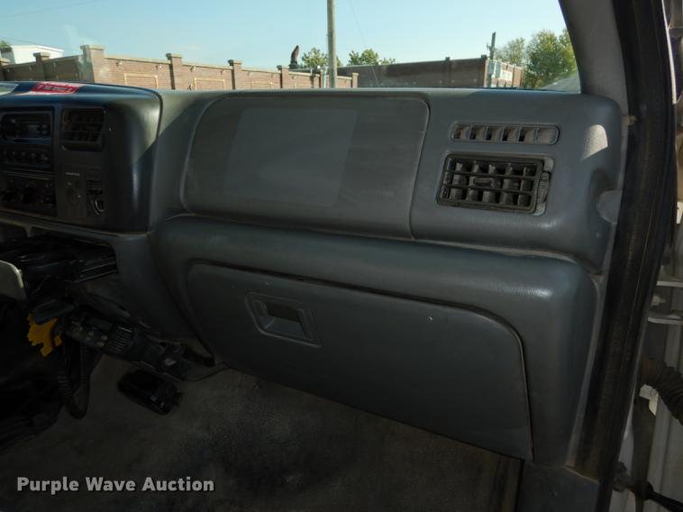 image for item J5666 2002 Ford F550 Super Duty XL bucket truck