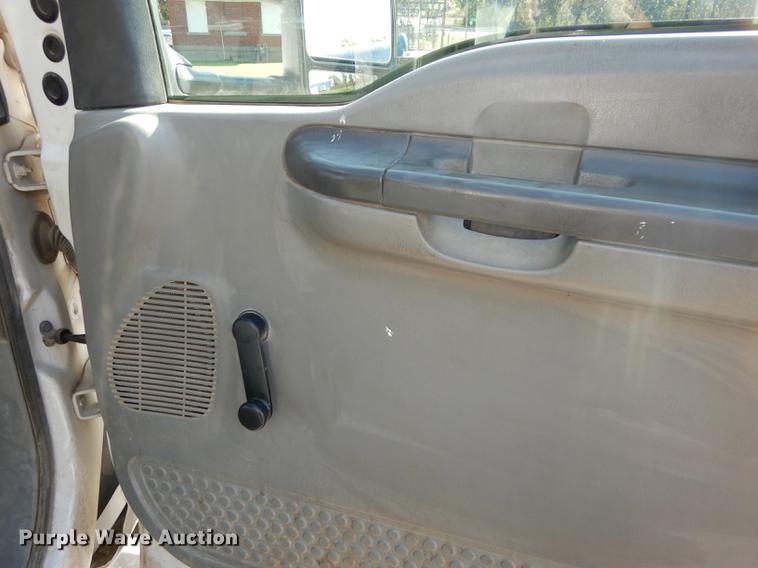 image for item J5666 2002 Ford F550 Super Duty XL bucket truck