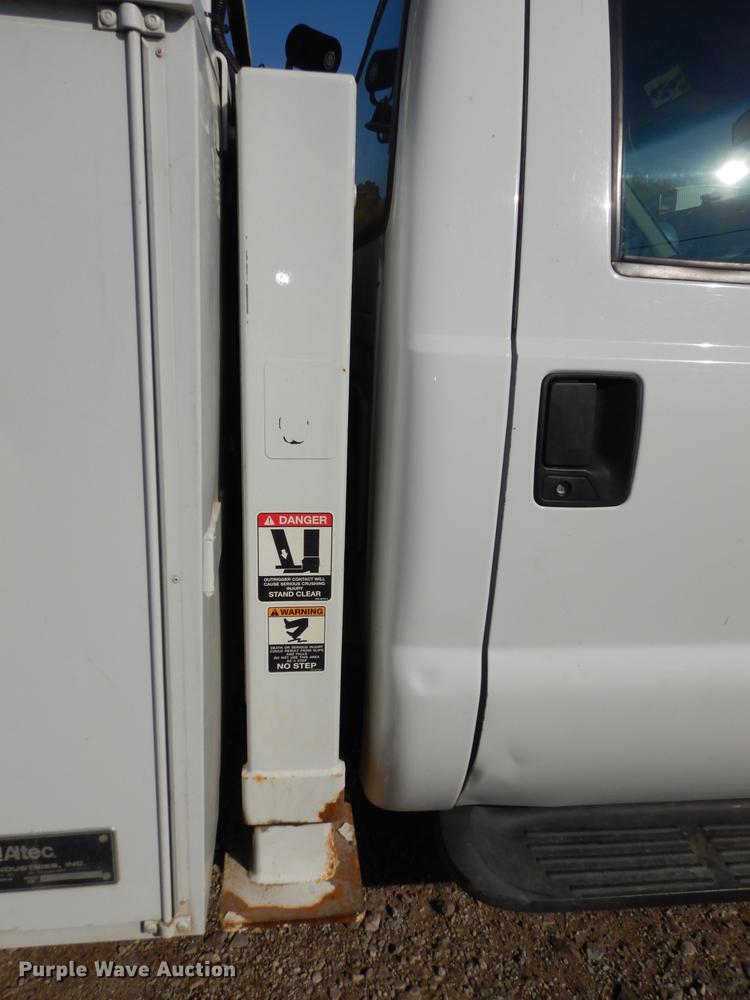 image for item J5666 2002 Ford F550 Super Duty XL bucket truck