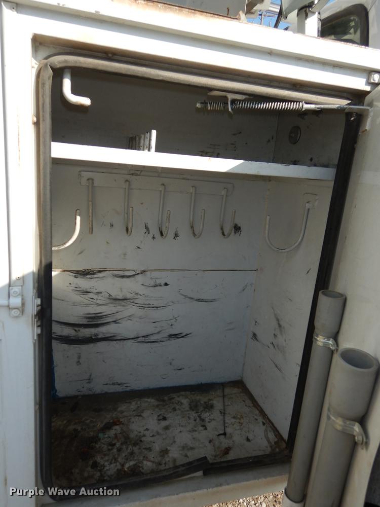 image for item J5666 2002 Ford F550 Super Duty XL bucket truck