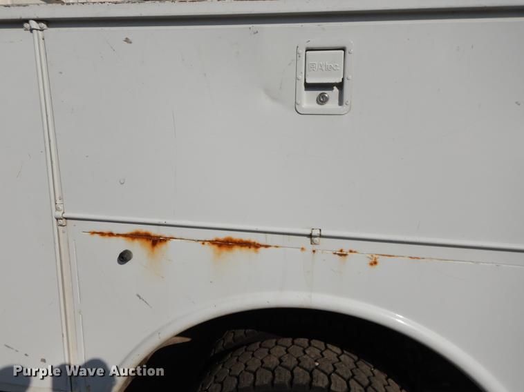 image for item J5666 2002 Ford F550 Super Duty XL bucket truck