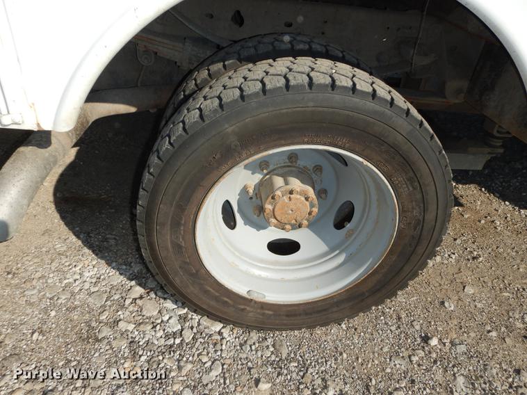 image for item J5666 2002 Ford F550 Super Duty XL bucket truck