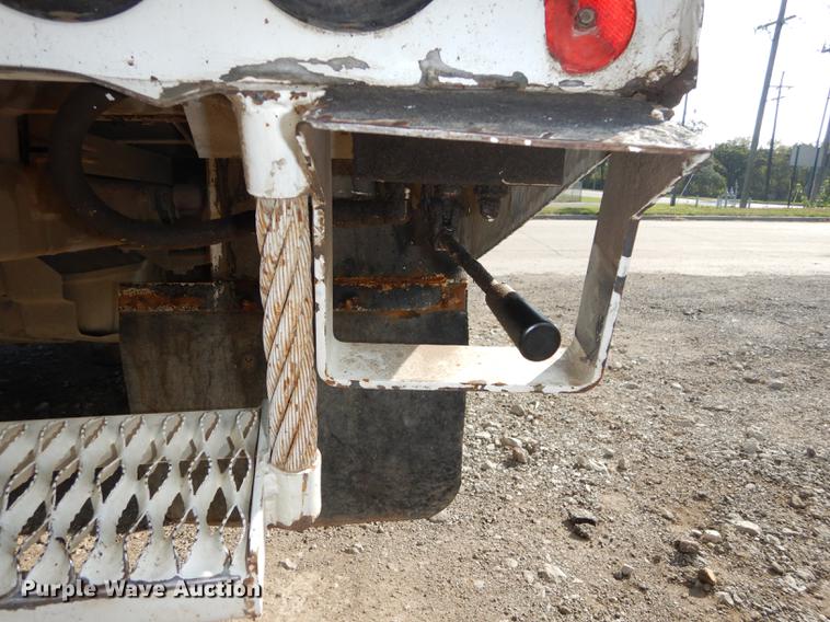 image for item J5666 2002 Ford F550 Super Duty XL bucket truck