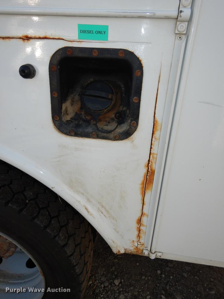 image for item J5666 2002 Ford F550 Super Duty XL bucket truck