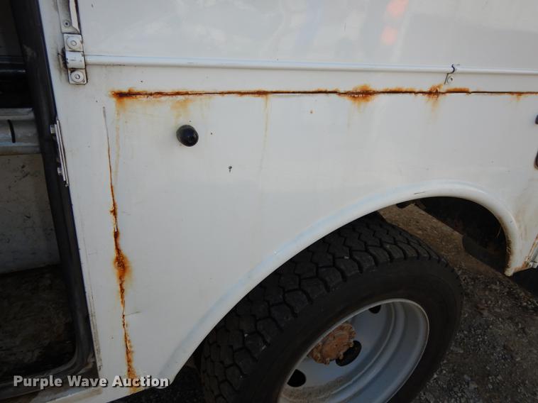 image for item J5666 2002 Ford F550 Super Duty XL bucket truck