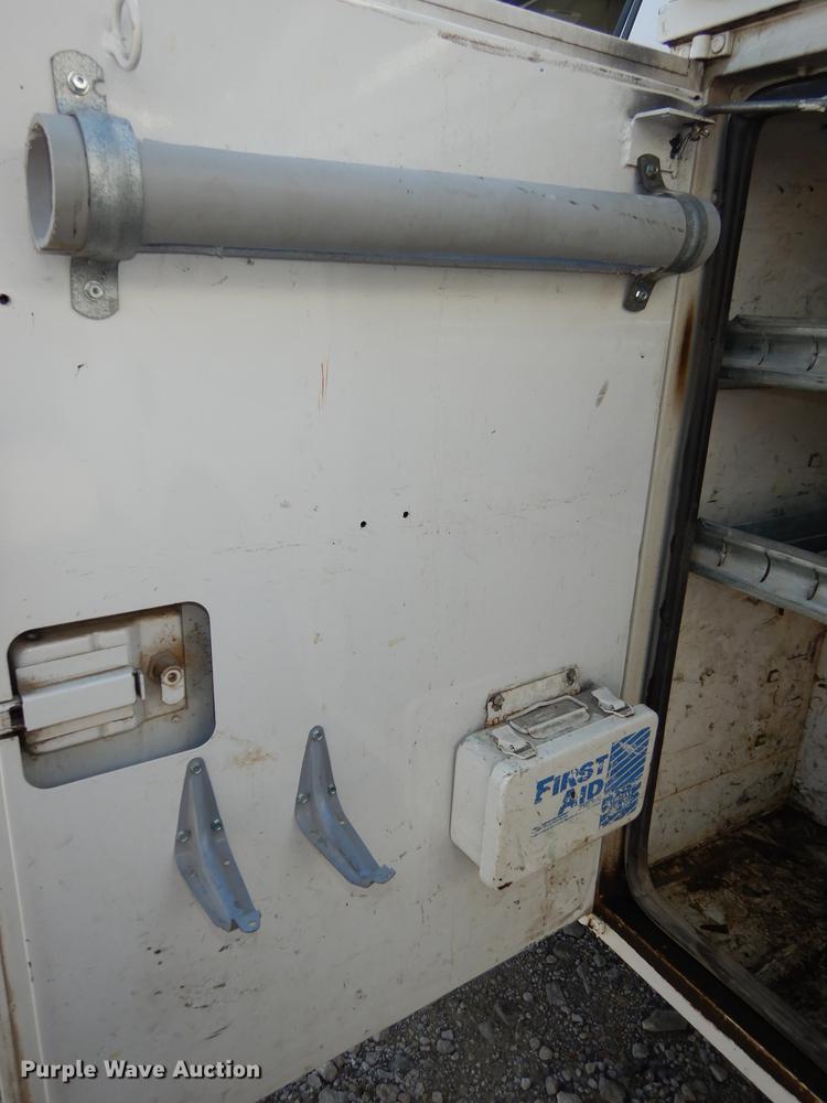 image for item J5666 2002 Ford F550 Super Duty XL bucket truck