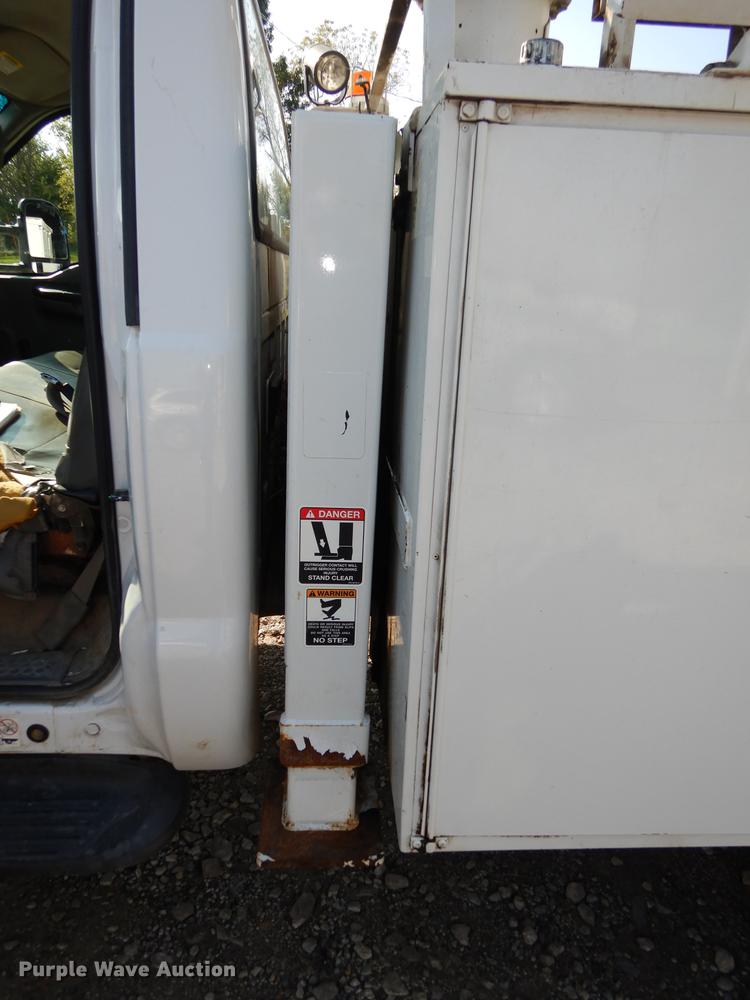image for item J5666 2002 Ford F550 Super Duty XL bucket truck