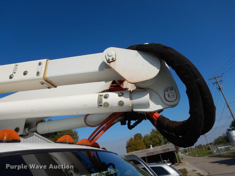 image for item J5666 2002 Ford F550 Super Duty XL bucket truck