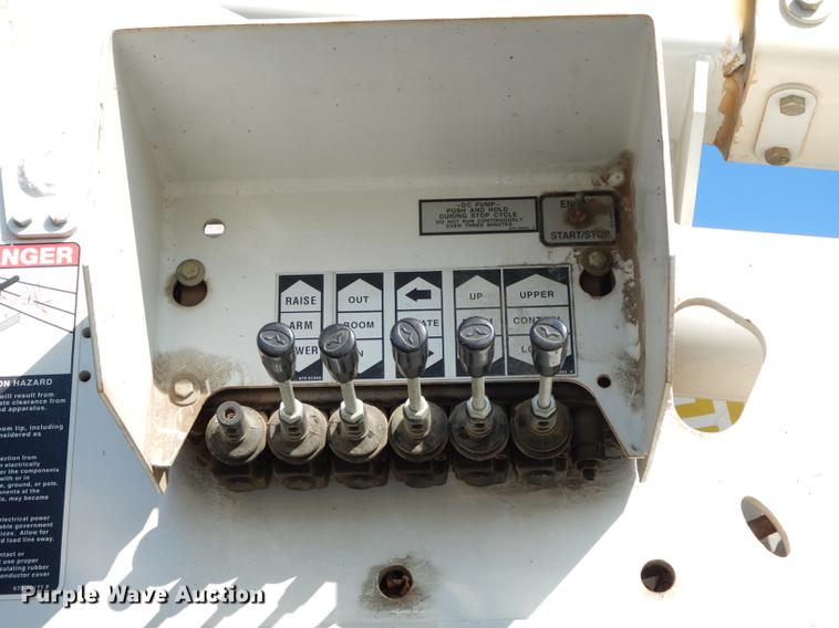 image for item J5666 2002 Ford F550 Super Duty XL bucket truck