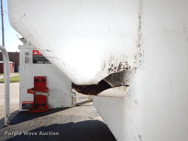 image for item J5666 2002 Ford F550 Super Duty XL bucket truck