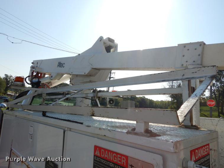 image for item J5666 2002 Ford F550 Super Duty XL bucket truck