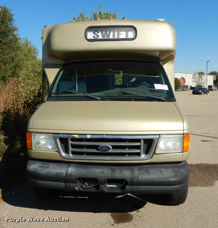 image for item J5668 2004 Ford E450 Super Duty Eldorado AeroTech shuttle bus
