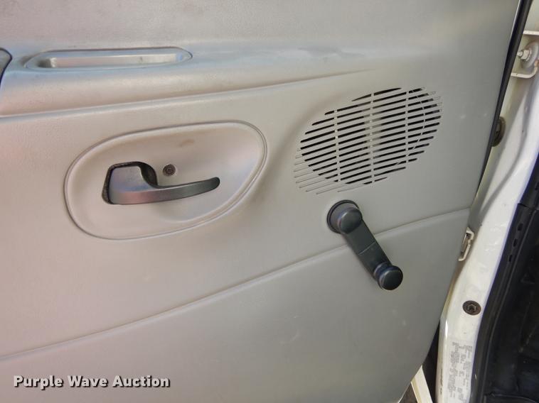 image for item J5668 2004 Ford E450 Super Duty Eldorado AeroTech shuttle bus