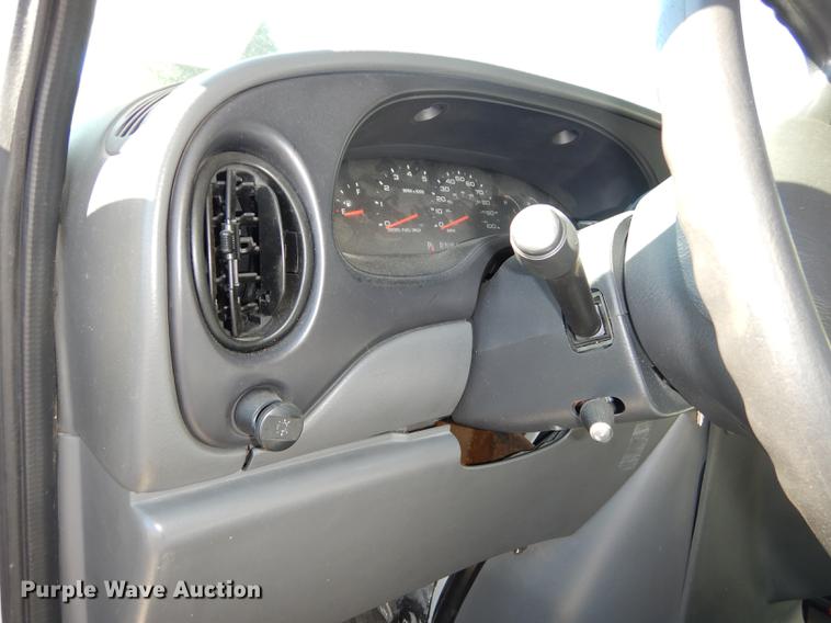 image for item J5668 2004 Ford E450 Super Duty Eldorado AeroTech shuttle bus