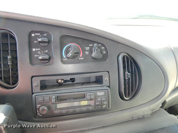 image for item J5668 2004 Ford E450 Super Duty Eldorado AeroTech shuttle bus