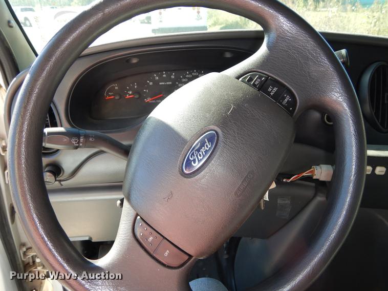 image for item J5668 2004 Ford E450 Super Duty Eldorado AeroTech shuttle bus