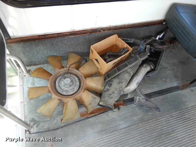 image for item J5668 2004 Ford E450 Super Duty Eldorado AeroTech shuttle bus