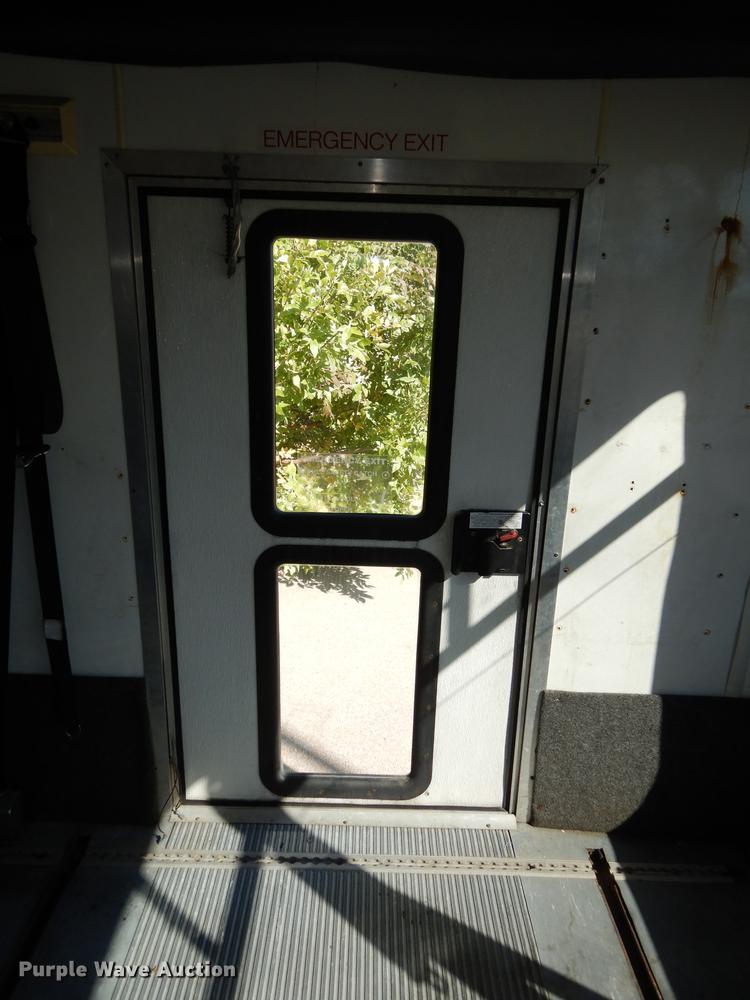 image for item J5668 2004 Ford E450 Super Duty Eldorado AeroTech shuttle bus