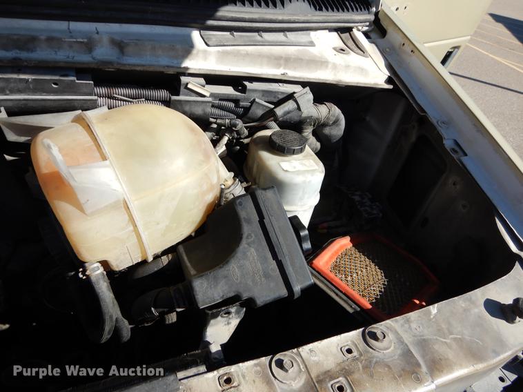 image for item J5668 2004 Ford E450 Super Duty Eldorado AeroTech shuttle bus