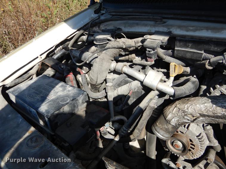 image for item J5668 2004 Ford E450 Super Duty Eldorado AeroTech shuttle bus