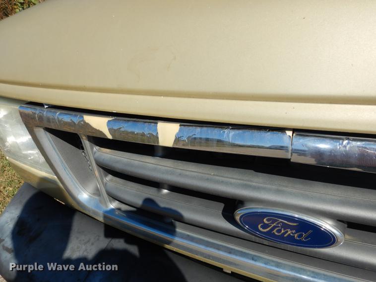 image for item J5668 2004 Ford E450 Super Duty Eldorado AeroTech shuttle bus