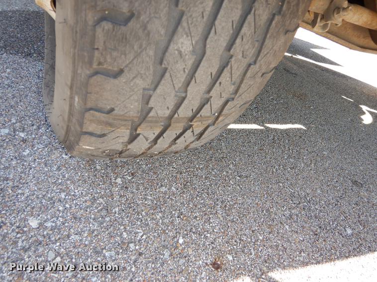 image for item J5668 2004 Ford E450 Super Duty Eldorado AeroTech shuttle bus