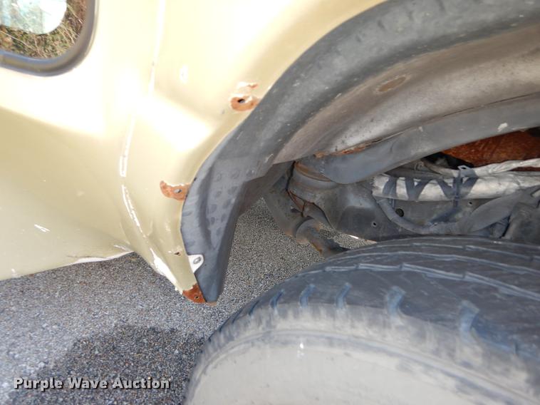 image for item J5668 2004 Ford E450 Super Duty Eldorado AeroTech shuttle bus