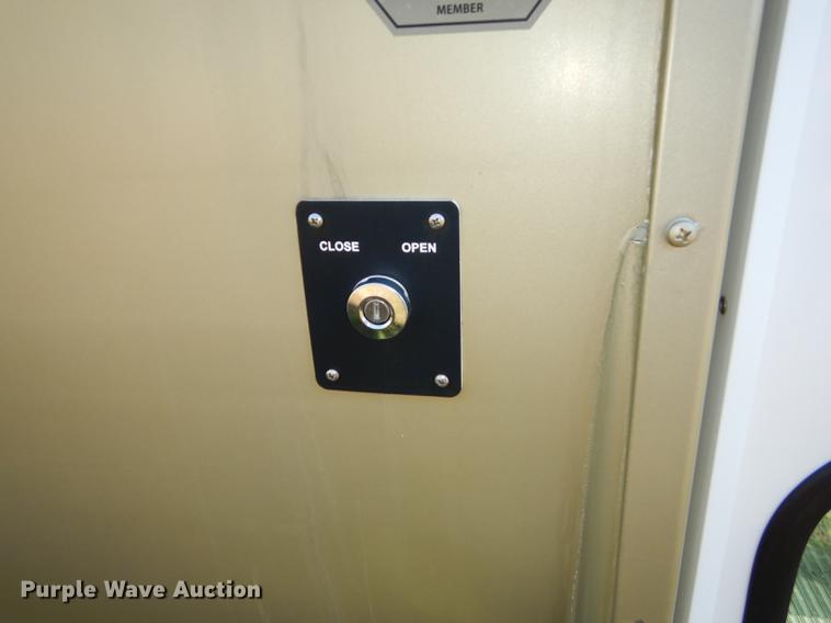 image for item J5668 2004 Ford E450 Super Duty Eldorado AeroTech shuttle bus